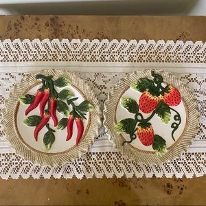 Pepper and Strawberry show plates